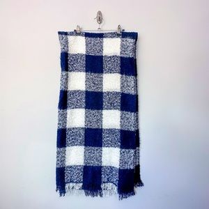 Uniqlo Navy & White Plaid Blanket Scarf